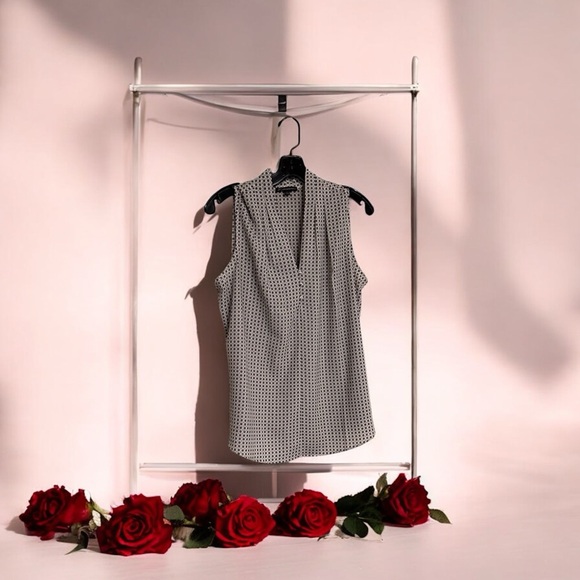 Adrianna Papell Classic Black and white sleeveless blouse - Picture 6 of 6